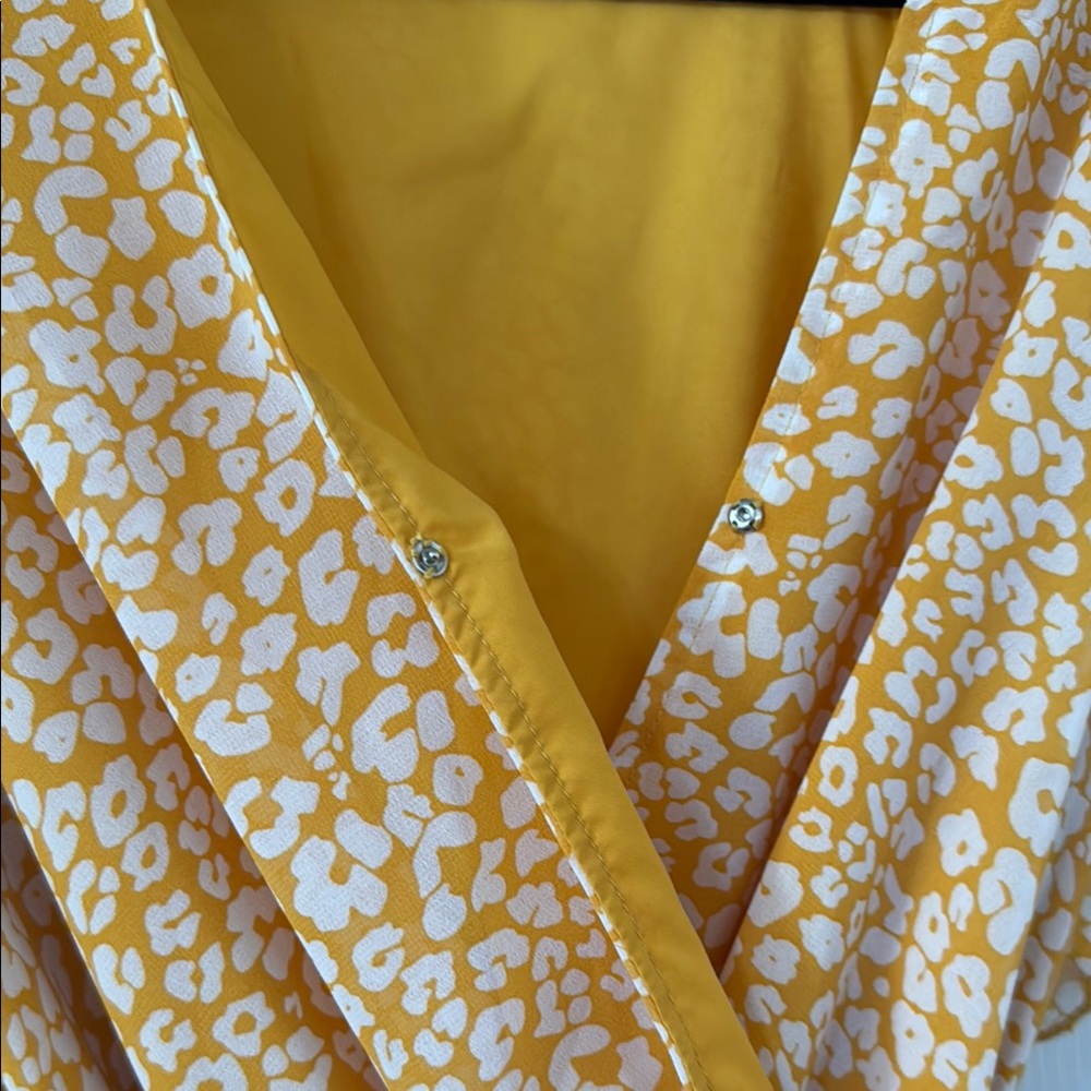 Elegant Yellow Patterned Wrap Dress - Picture 3 of 5